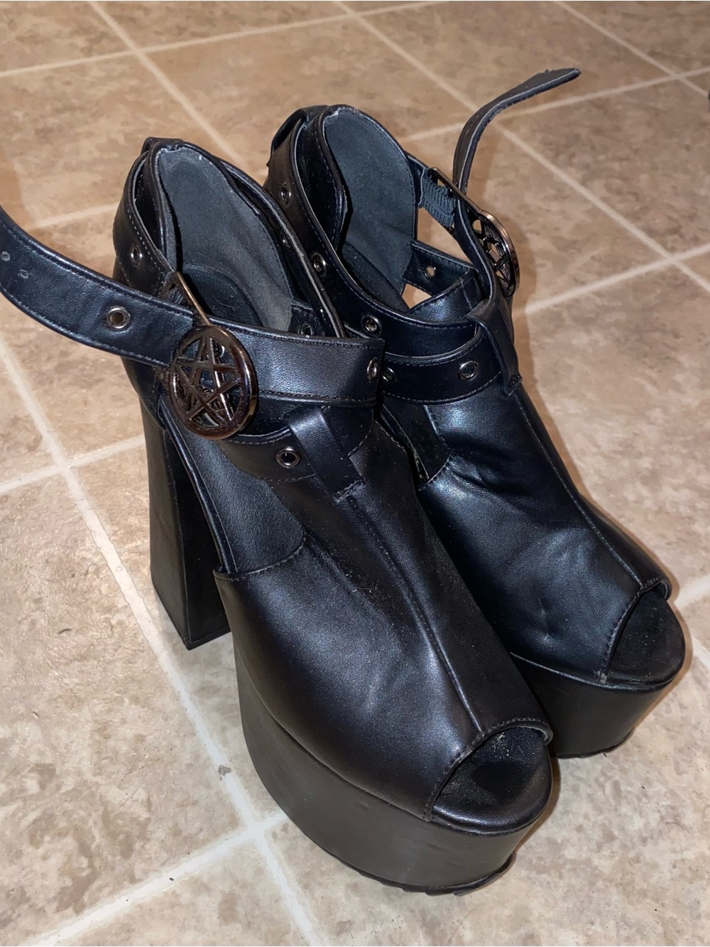 Killstar Crucifreak platform heels US 7